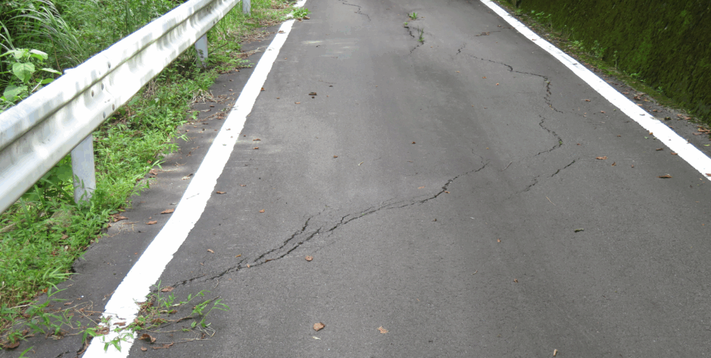 地面の割れ