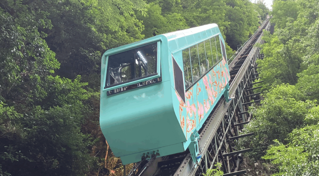 祖谷温泉のケーブルカー